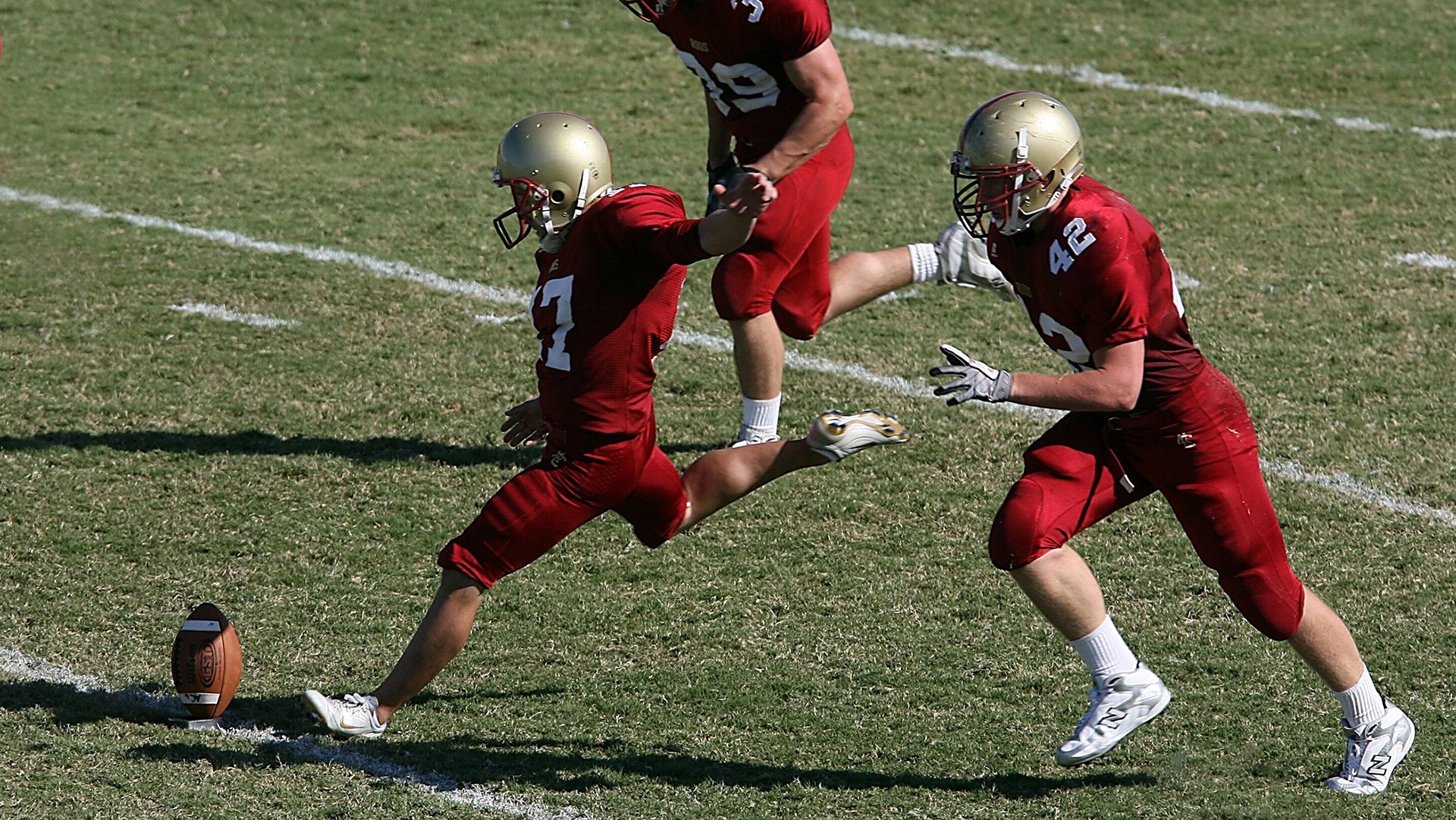 九游官网下载电脑版-队员配合默契明显提升快速反击成为主要得分手段之一，队员之间的配合
